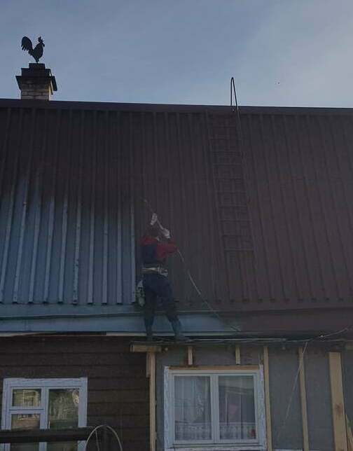 Покраска железной крыши